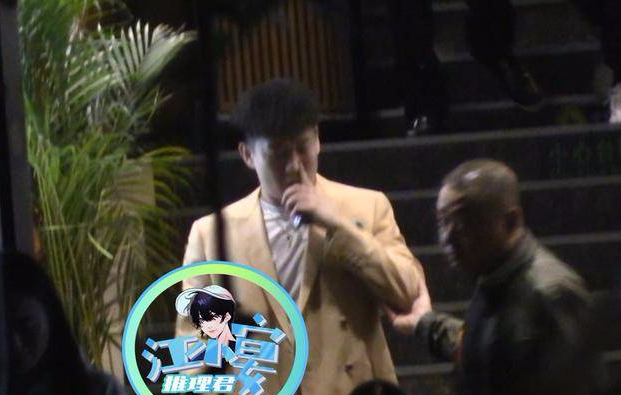 曹云金与富婆女友疑分手?前妻孕期出轨,相声馆倒闭事业爱情全完?