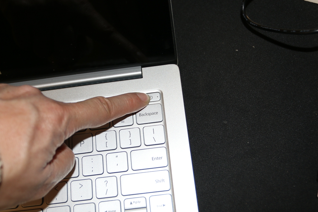 小米手机摔了一下不能开机怎么办,小米11摔了一下就开不开机了