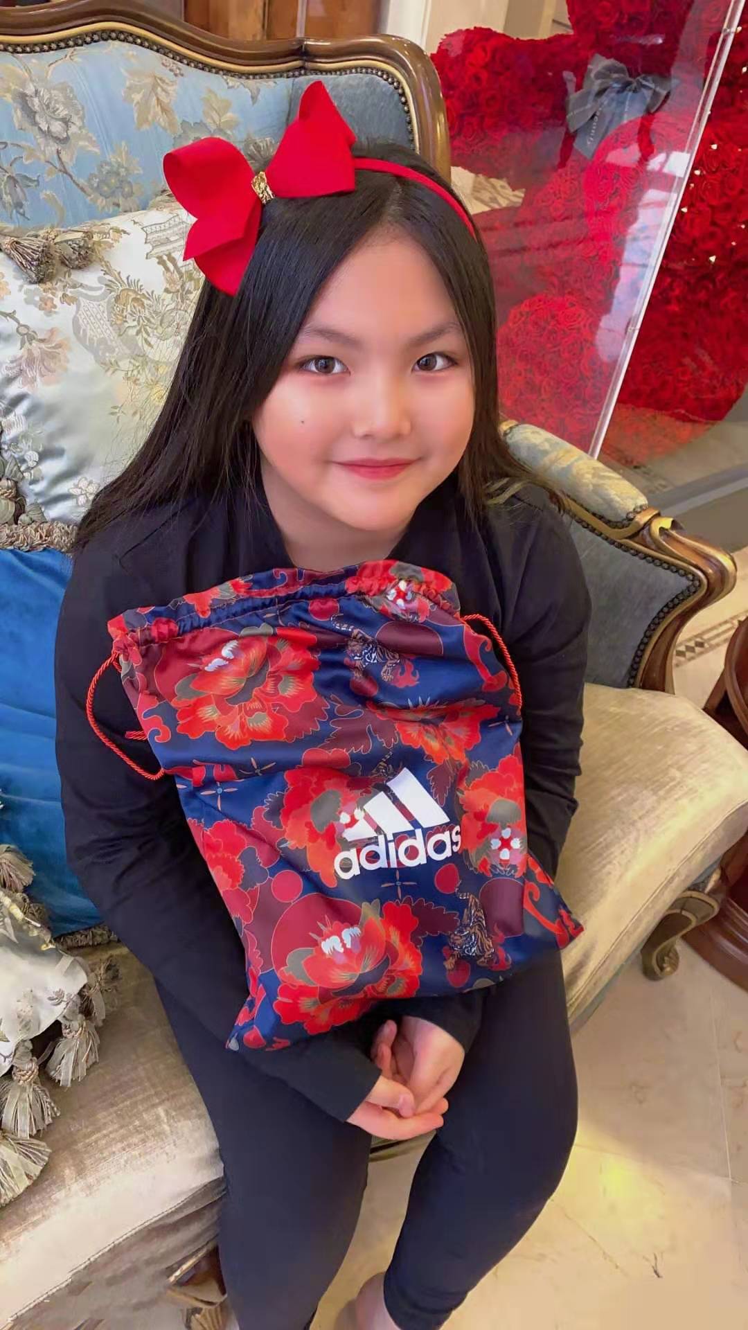 田亮罕见晒女儿短裙照,田亮女儿棒球