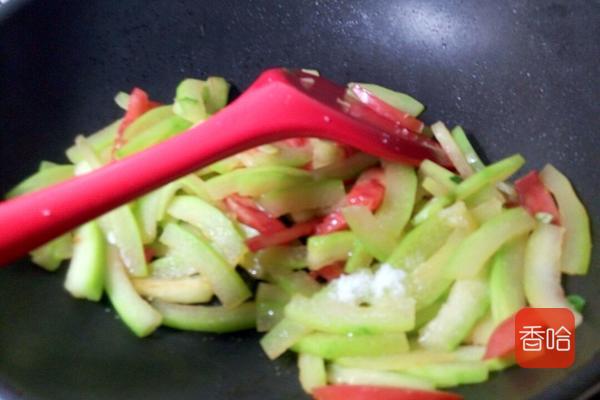 西瓜皮不炒可以做什么,西瓜皮不扔有什么用