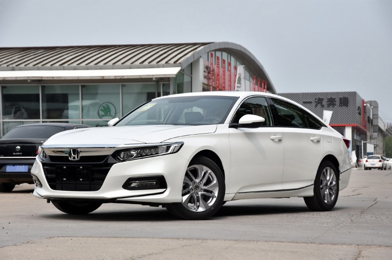 25万预算选什么车看这三款就够了,预算15万买轿车这3款谁更适合你