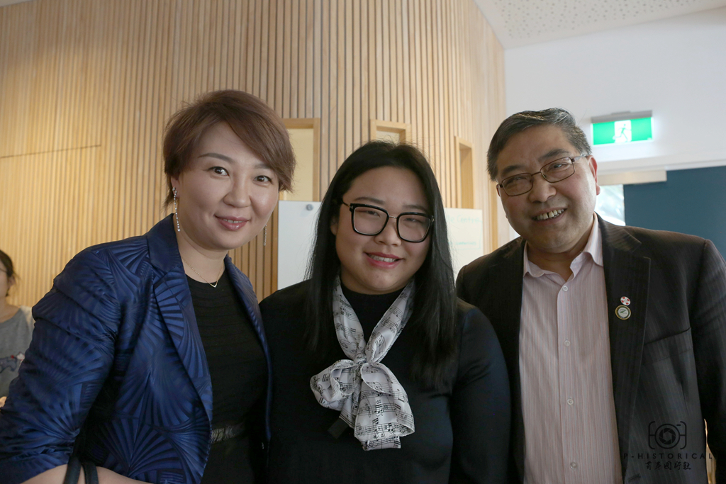 他获得了三等奖英文,他获得了很多奖项的英语