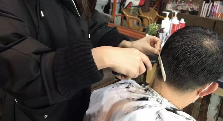 头发太长理发店不剪,头发太长理发店不开门