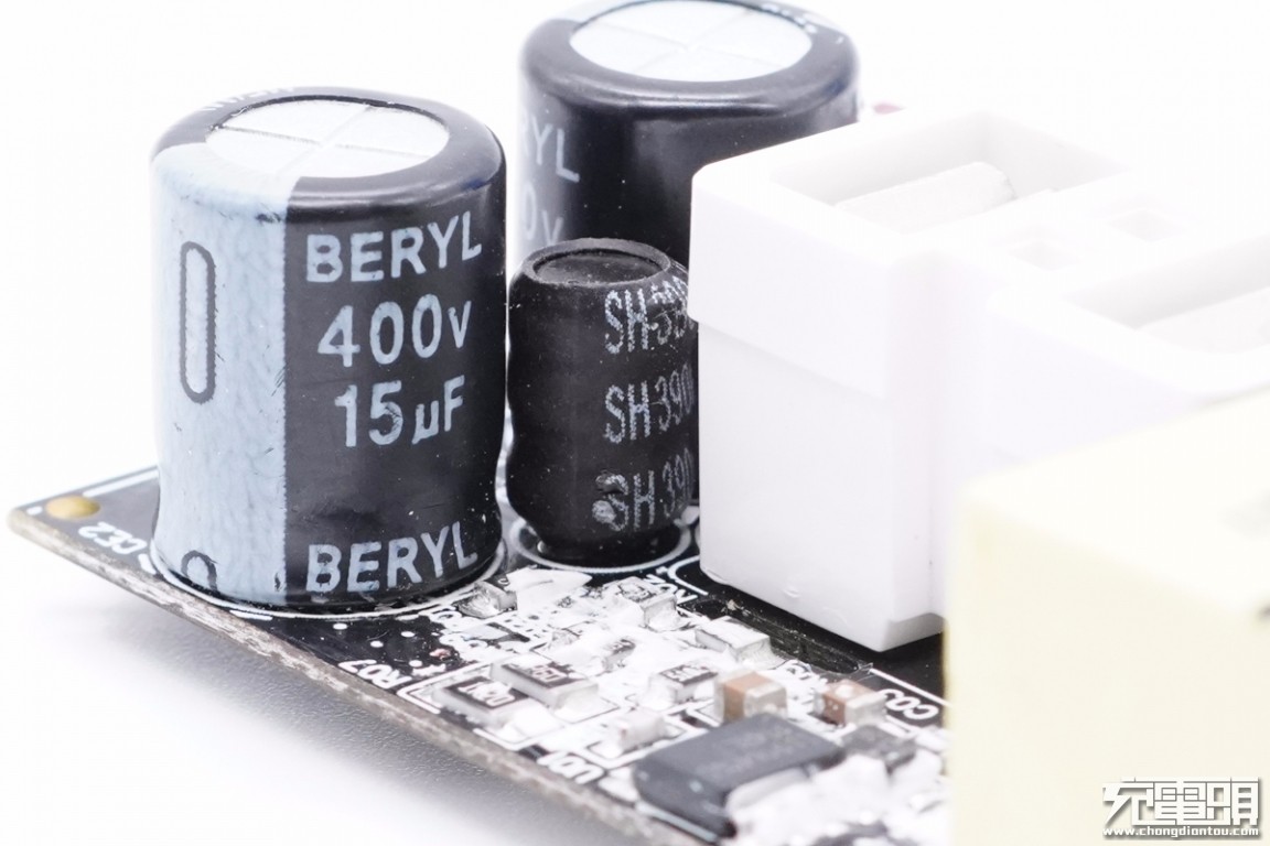 公牛插座新款和老款拆解,带USB接口公牛插排