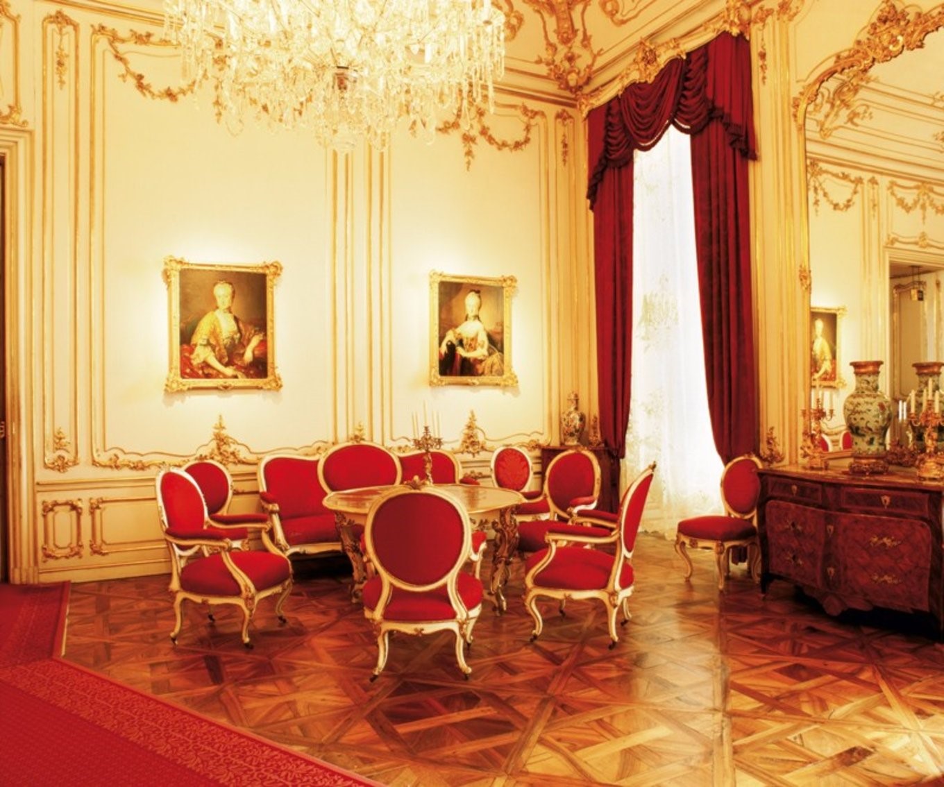 法国最美的城堡凡尔赛宫,法国最奢华的凡尔赛宫