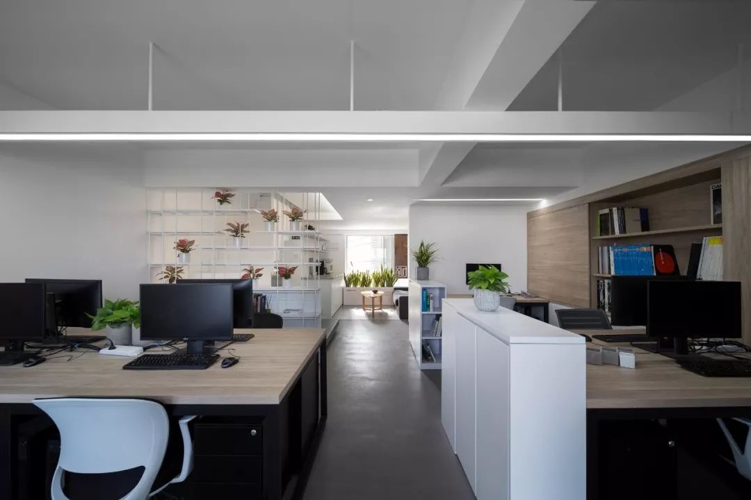 简约开放办公区设计,郑州办公空间设计风格