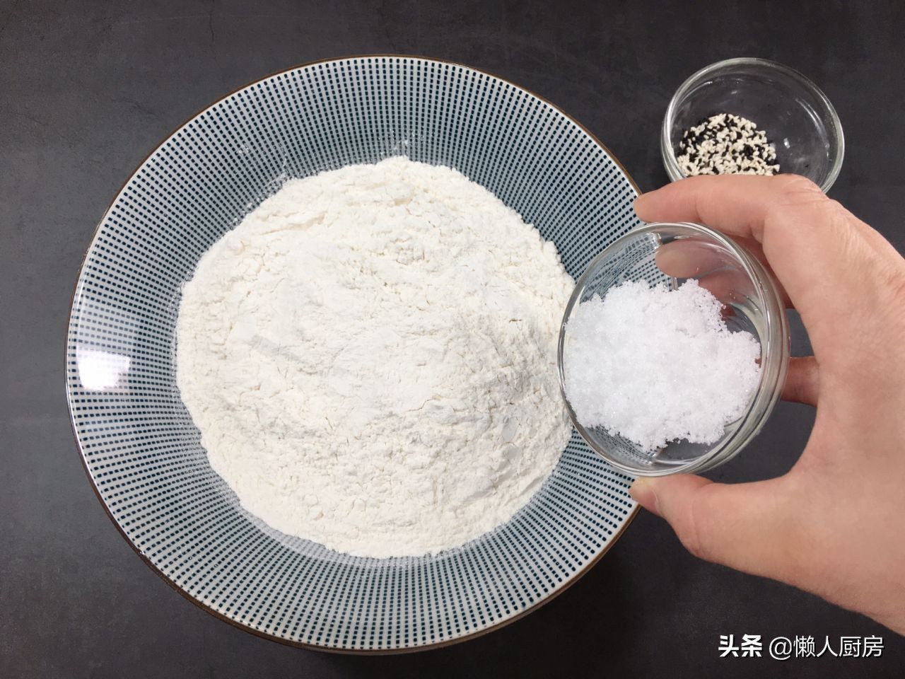 不用手和面做的发面小馒头,两种发面小馒头的做法