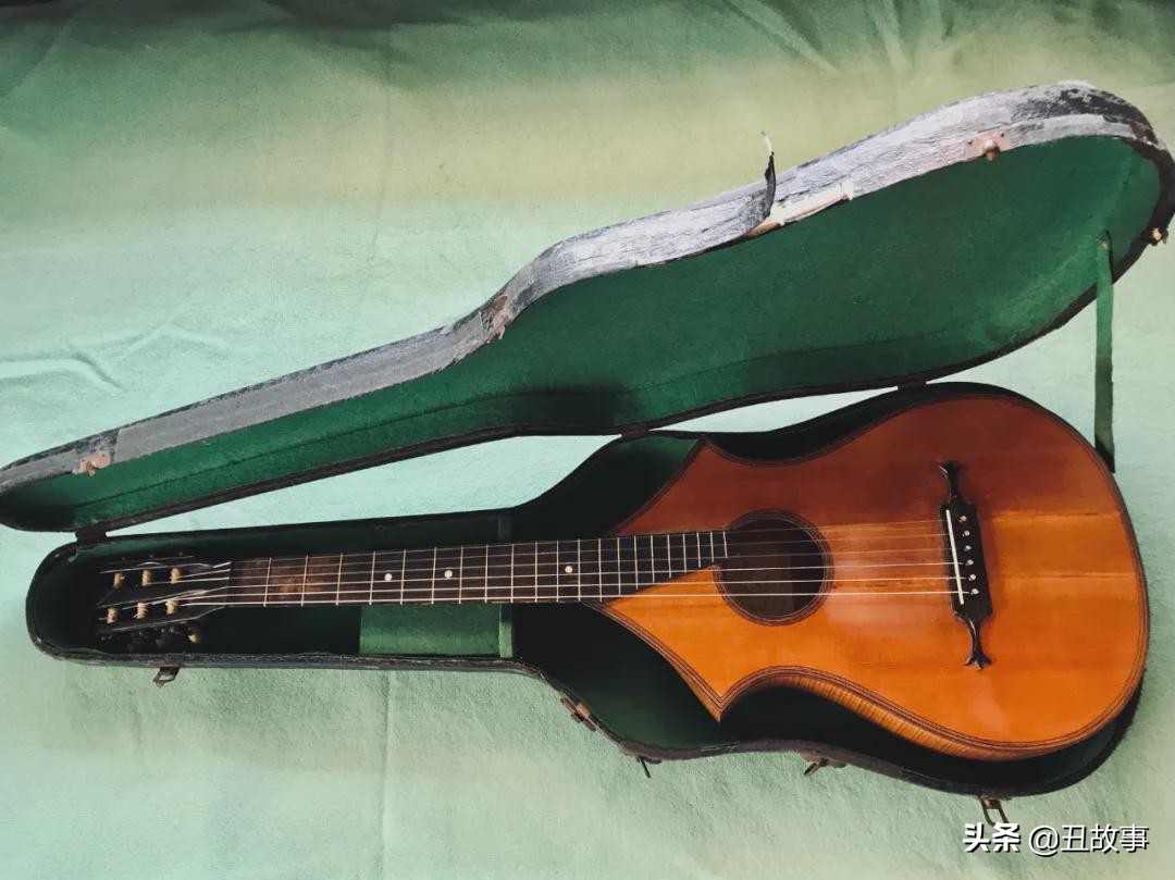 青春期我与父亲水火不容，砸烂他心爱的老吉他，这件事影响我一生