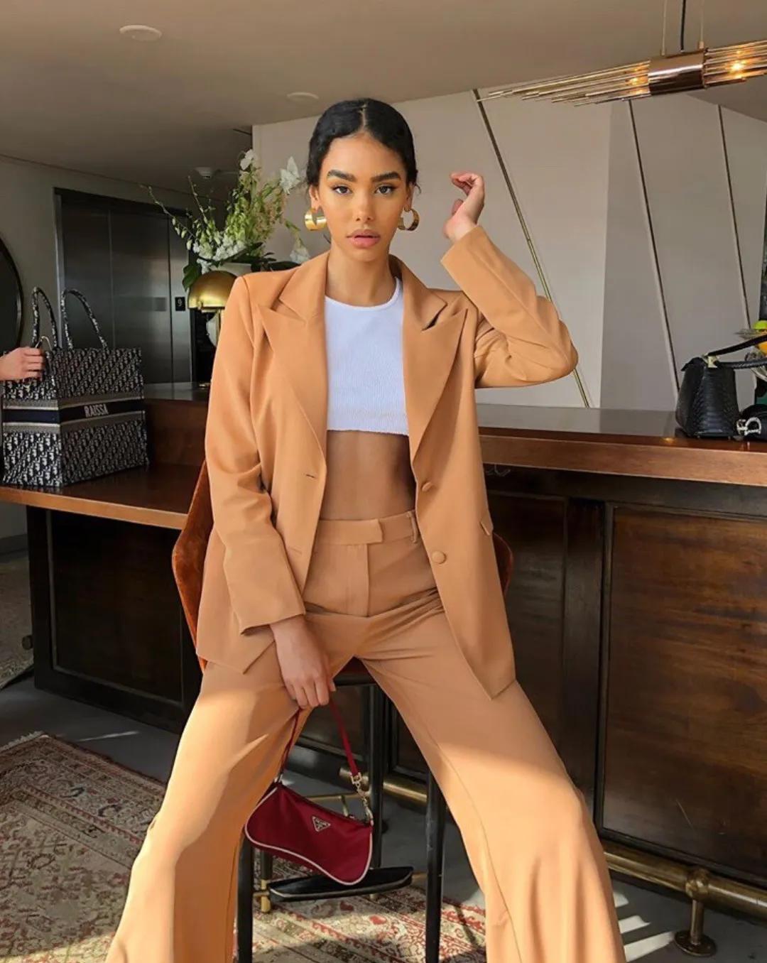 一套西装又正式又休闲,30-35岁女性春季穿搭西装