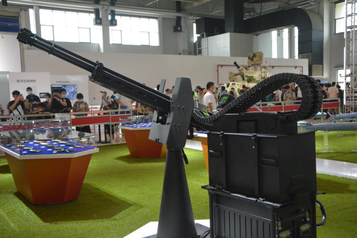 新强式机枪正面照珠海航展,珠海航展舱门机枪