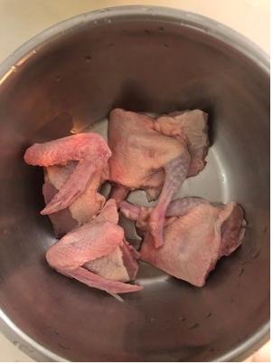 鸽子炖肉的做法,斗米虫鸽子汤的做法