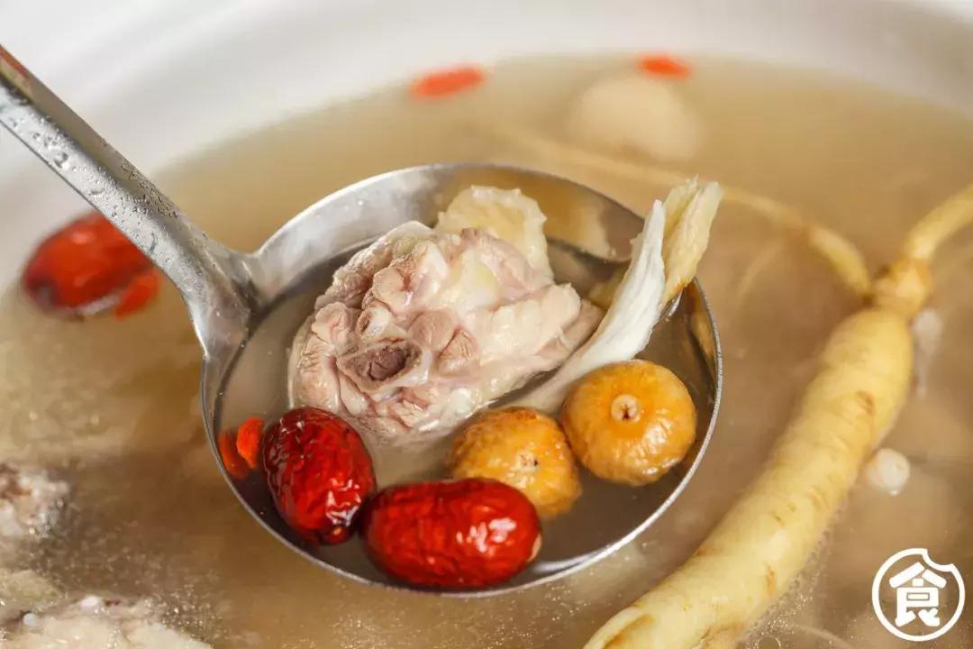 桥东爆出一锅「豪华花胶鸡」排队也要吃！还藏着一个海鲜市集