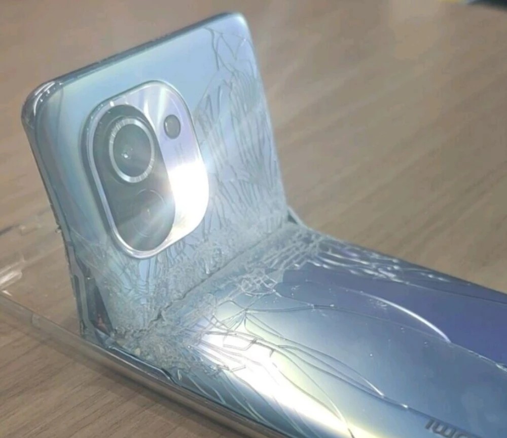 小米11屏碎了一切正常还能用吗,小米11内屏幕碎了有必要修么