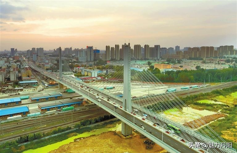 红旗飘扬春潮涌,专题片解说词——菏泽市开发区丹阳街道科学发展纪实