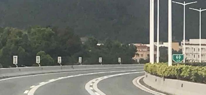高速公路上有哪些标志标线标牌,河南高速公路标识标线技术员