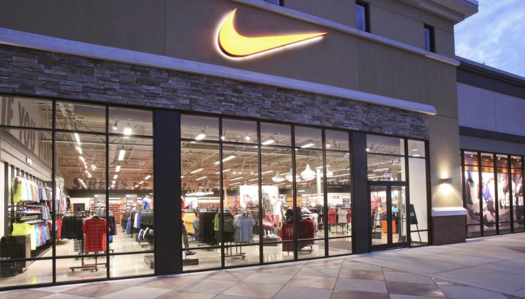 打脸了！耐克暴涨2000亿重回巅峰，郑强教授一语点醒众人