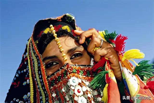 飘逸的古典服装,阿拉伯长袍的服饰特点