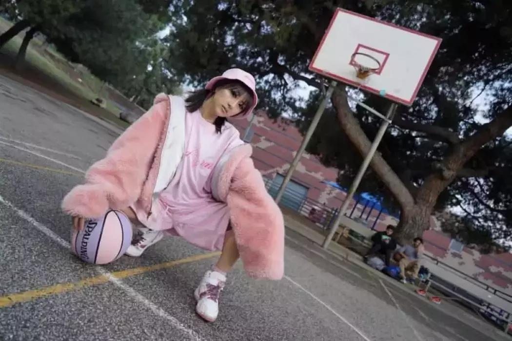 除了那位「E奶」女孩以外,DJ圈还有许多值得关注的小姐姐存在！