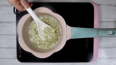 适合六个月宝宝喝的小米粥做法,7月龄宝宝第一口小米粥怎么弄