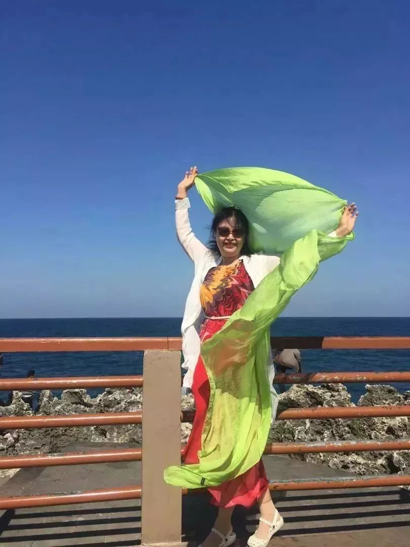 中国大妈拍照十大姿势抖音,中国大妈丝巾拍照姿势