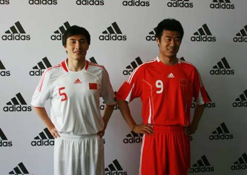 记录与足球有关的点点滴滴,一件有趣的事打篮球300字