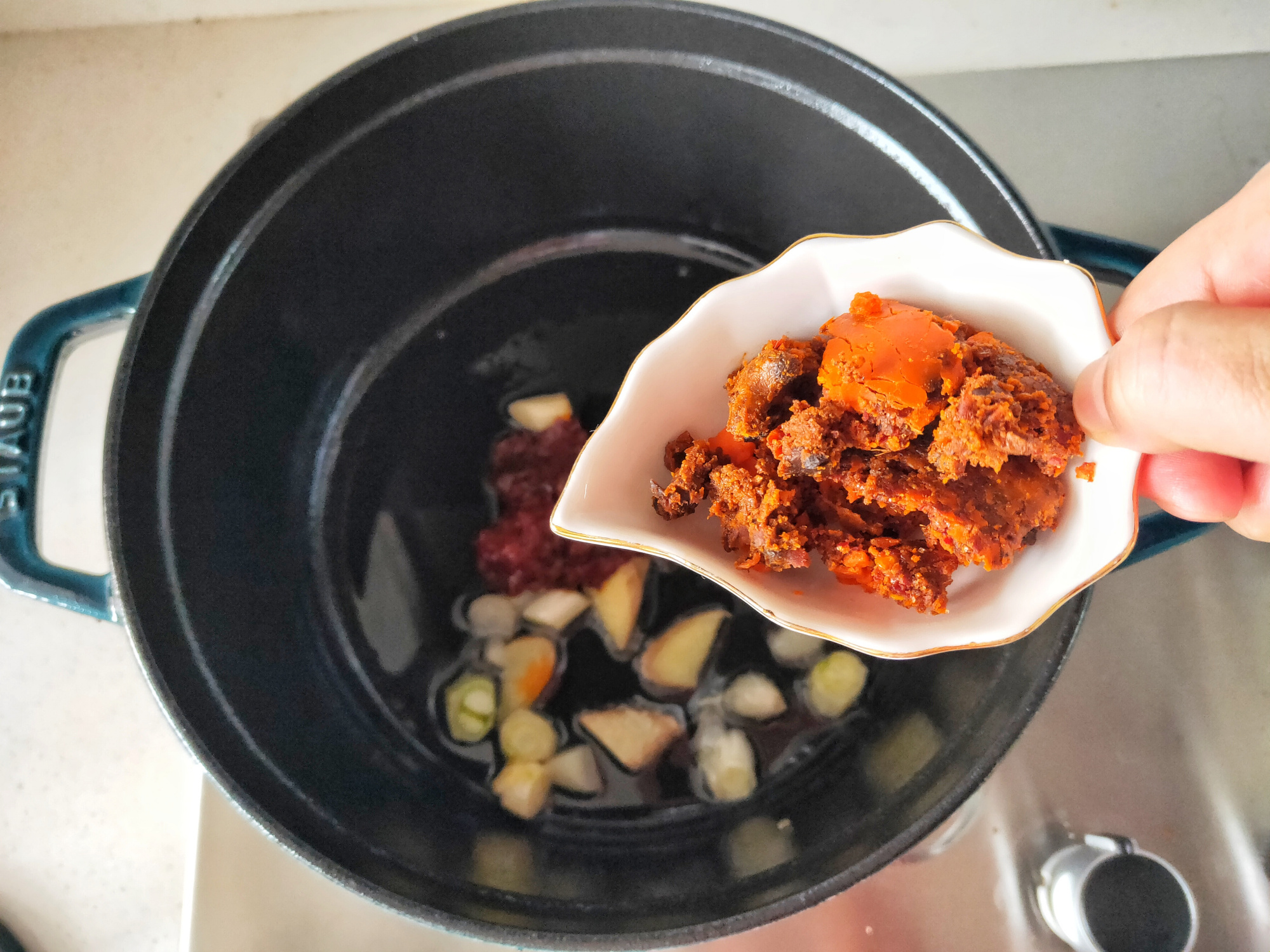 何炅做麻辣烫是啥节目,何炅自制麻辣烫家常做法