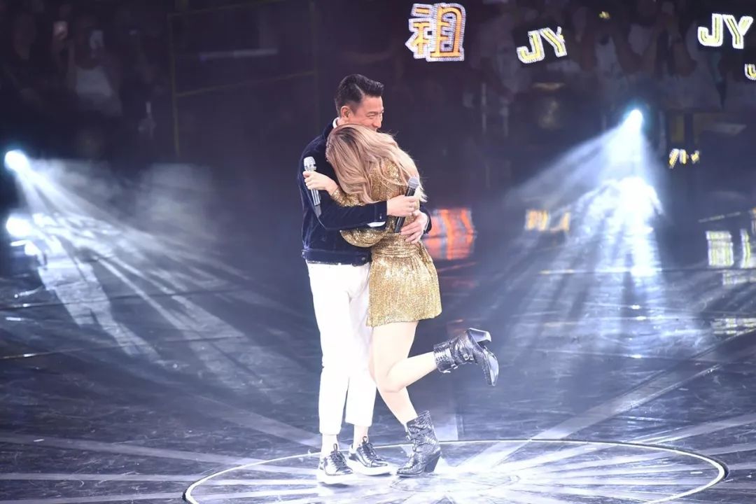 容祖儿张学友刘德华,容祖儿演唱会刘德华出场