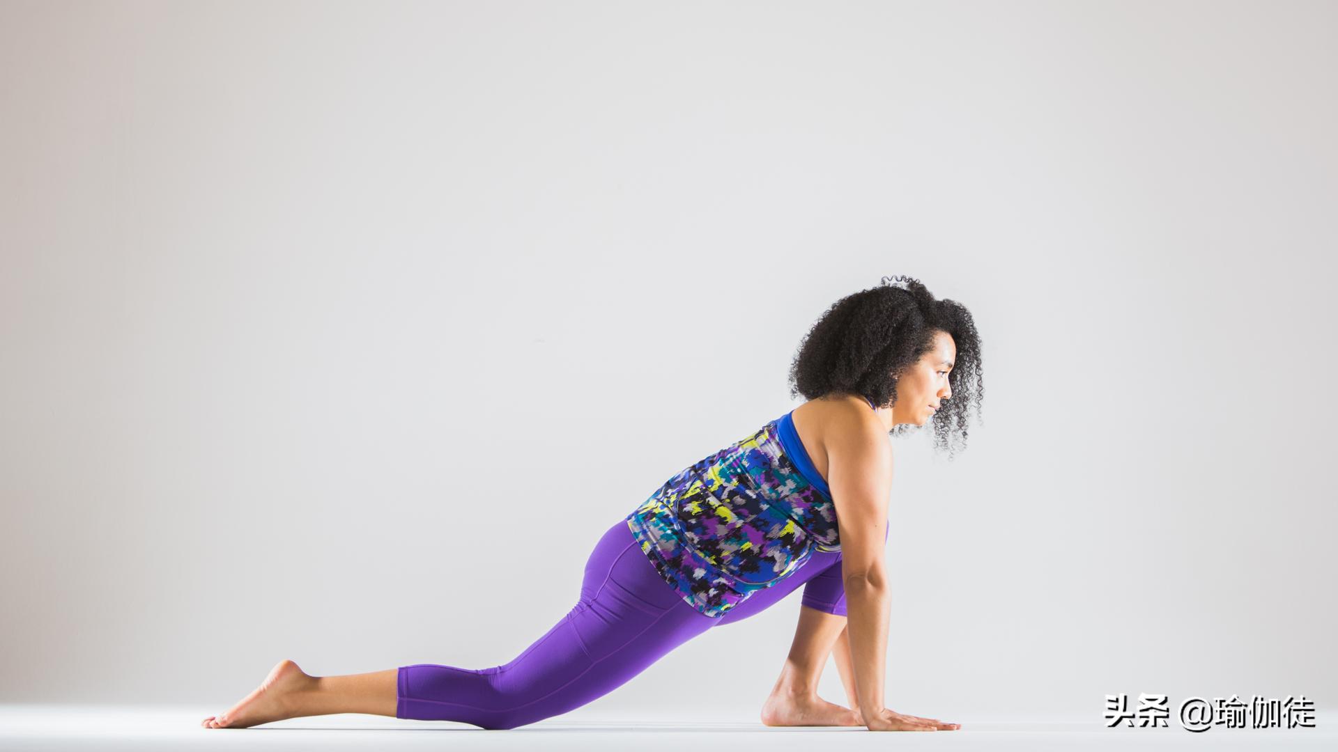 股四头肌瑜伽动作图解,初学瑜伽怎样拉伸全身韧带