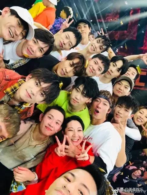 朋友圈暗戳戳表达爱意,暗戳戳的情侣朋友圈