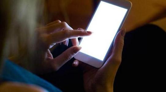 中医针灸拯救老年“手机病”