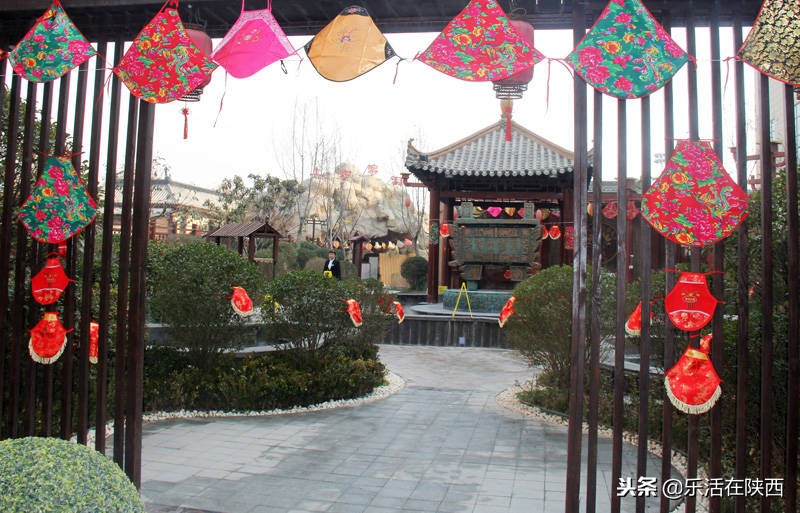 美女红酒肚兜秀，最美中国风，寒冬中华郡嗨翻天