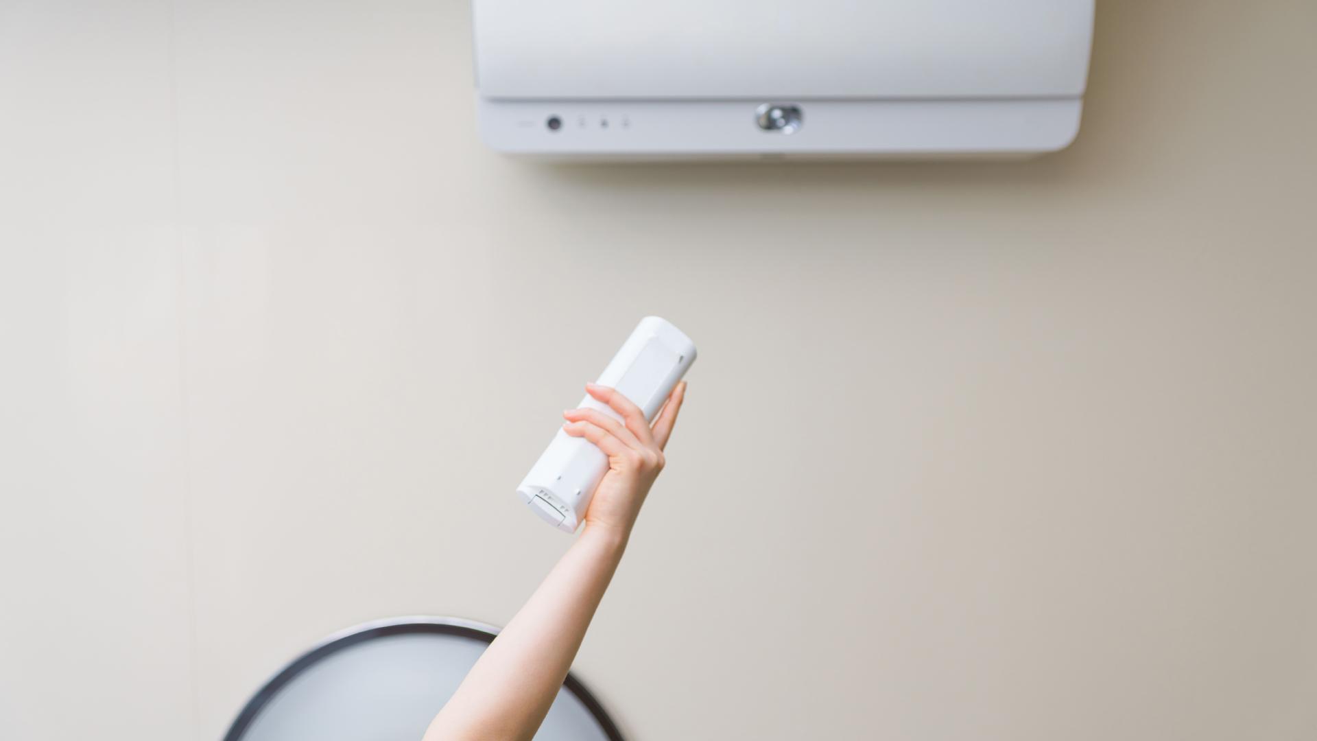 吹空调怕冷手脚冰凉怎么调理,开空调又怕太干没开又怕冷