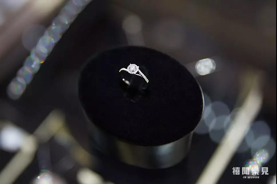 我膨胀了，在武商世贸广场的黄金珠宝手表区逛痴了迷