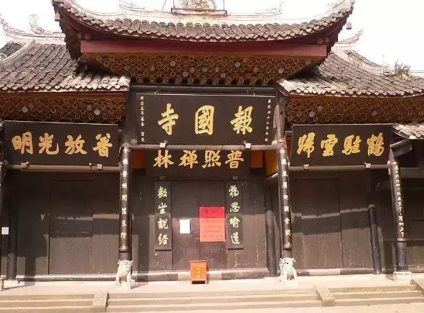 乐山大佛为何不属于石窟,乐山不止有大佛还有美食