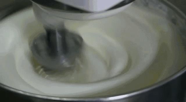 怎样才能使奶油不塌陷,淡奶油高温不化的秘诀