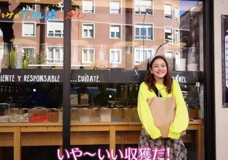 气质冬款裙子穿搭高级感,少女感十足的温柔风穿搭绿色毛衣