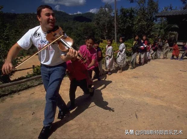 查尔斯给女王过生日,查尔斯国王生日哈里王子送祝福