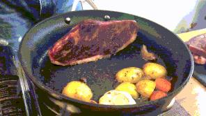 煎牛排用什么油可以代替黄油,煎牛排用什么油不会溅