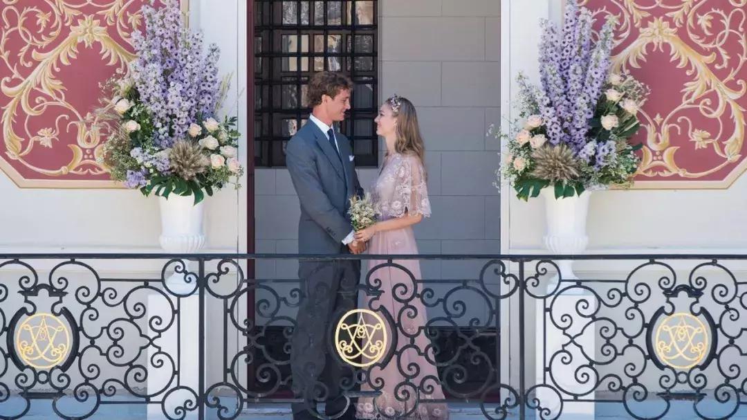 能嫁给王子的从来就不是“灰姑娘”，一起来看这场举办在世界五大宫殿之一的世纪梦幻婚礼吧