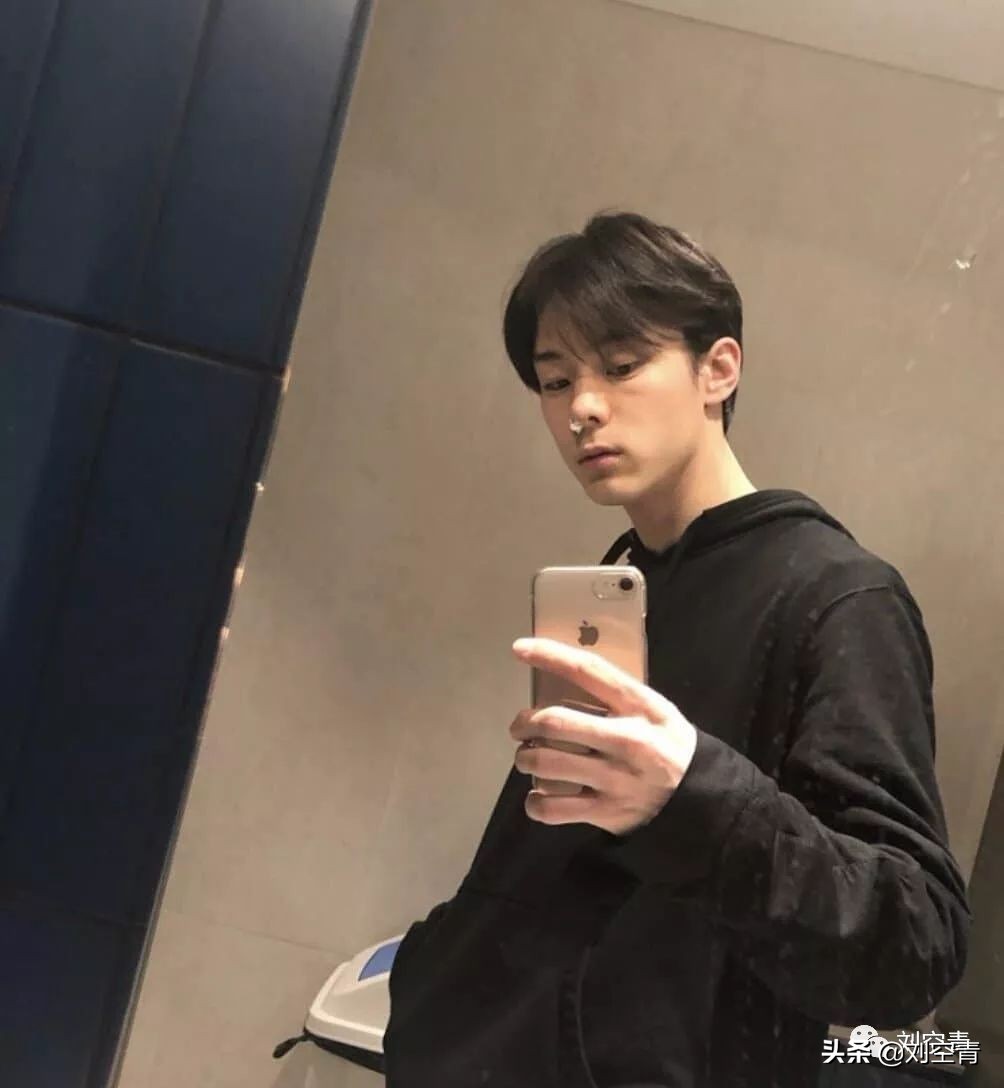 持刀抢劫学生,学生持刀抢劫男生寝室案