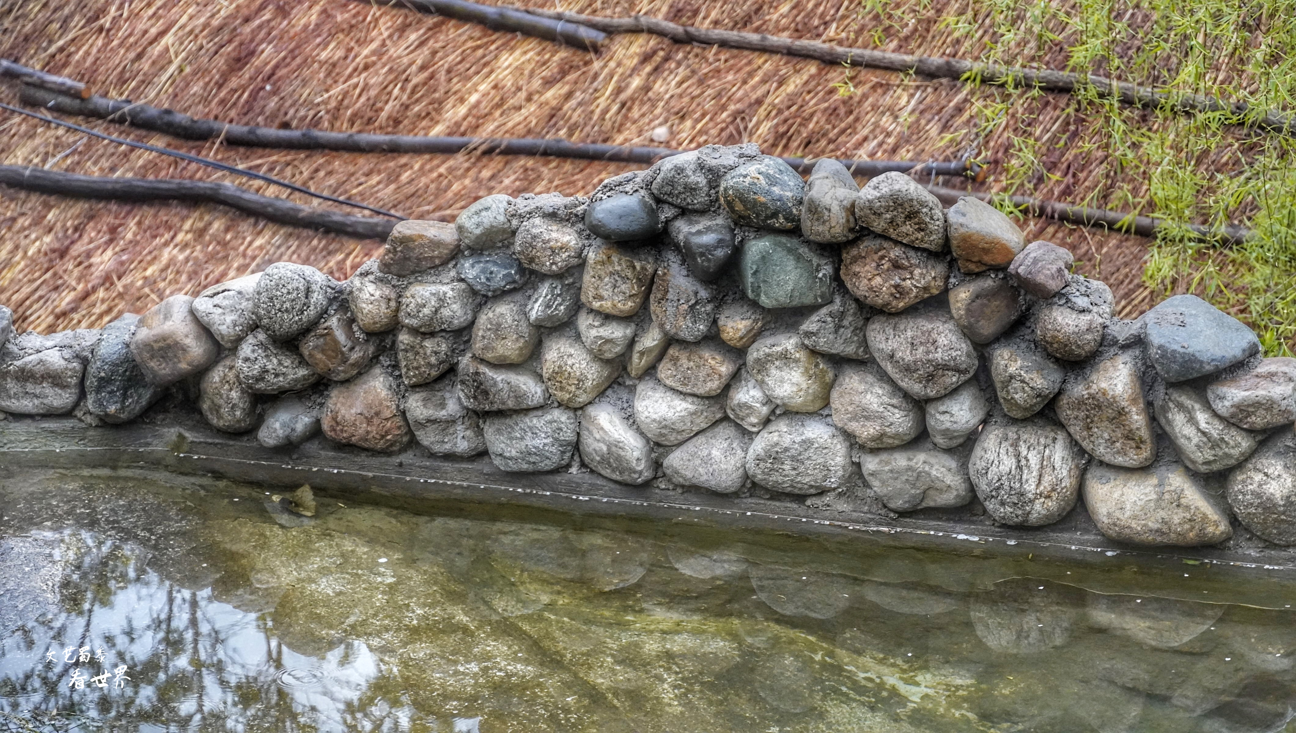 因《舌尖上的中国》而为人所知，刚刚的四月飞雪又让它美成了仙境