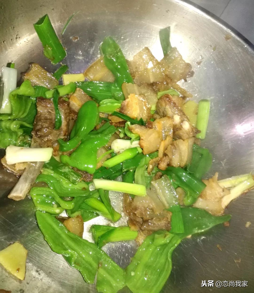 腊肉炒青椒的做法腊肉用不用煮熟,青椒和猪肉简直就是绝配