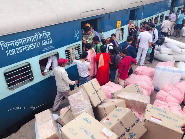 去印度新德里真实感受,英国第一次访问中国的人