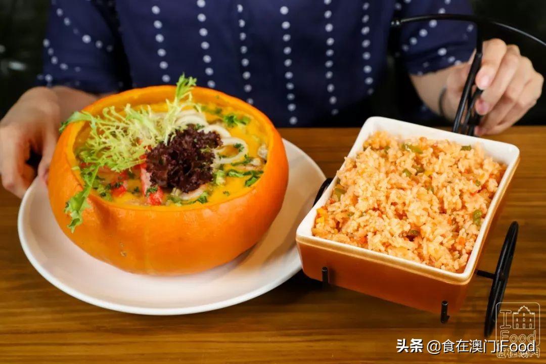 澳门探店|新马路有一家人气斜坡西餐厅!菠萝BB猪必吃