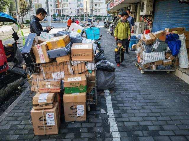 商品10元以下快递包邮怎么挣钱呢,网购快递真的是只有江浙沪包邮吗