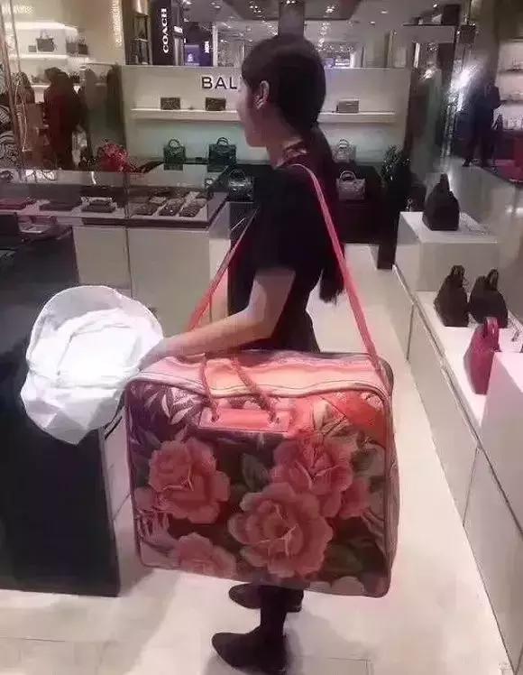 香奈儿包包五千左右,香奈儿lv土到爆