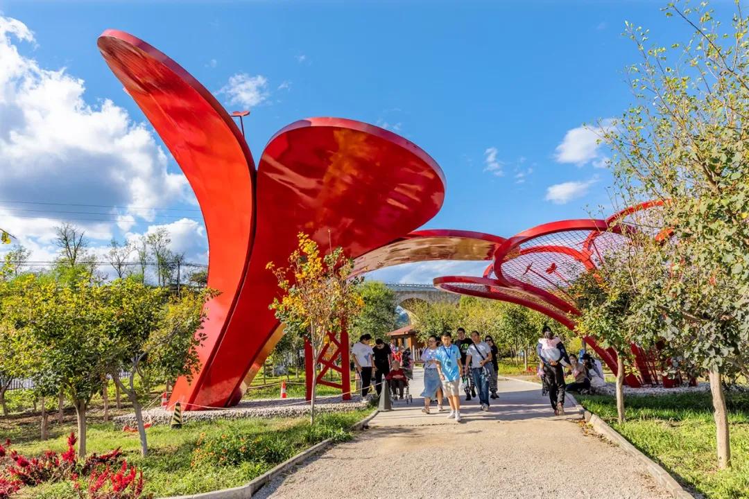 人间最美的旅游地,人间最美四月天去哪里玩