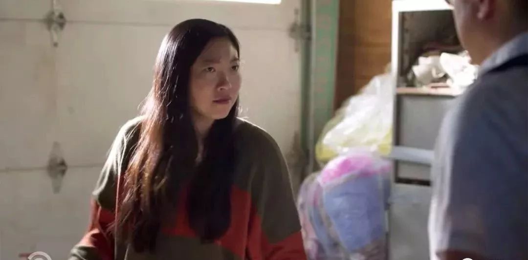 因长相丑被嘲讽后逆袭,因丑被弹幕刷屏挡脸的她