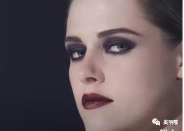 香奈儿首席化妆师为克里斯汀化妆,克里斯汀香奈儿化妆视频