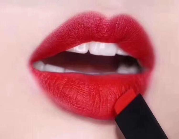 ysl小金条21涂起来为啥是玫红色,李佳琦ysl小金条21号试色